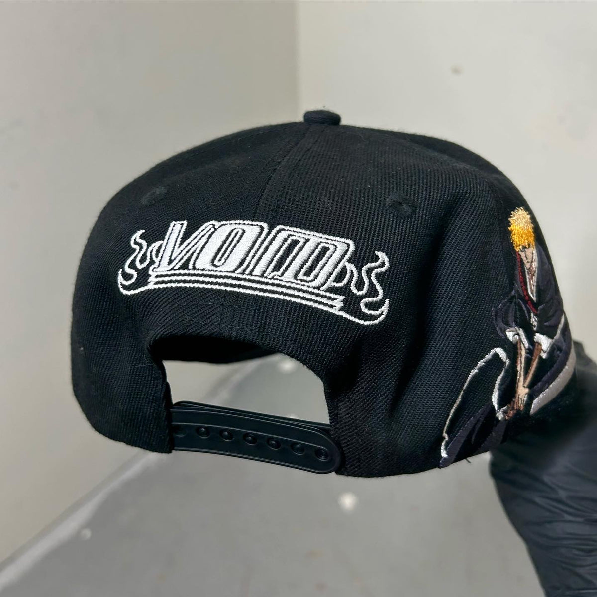 HOLLOW CAP